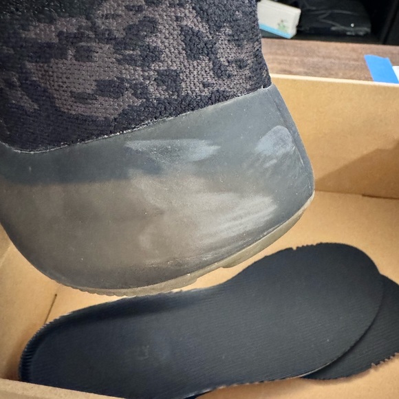 Size 10 Yeezy Boost 380 in Onyx - Picture 5 of 8